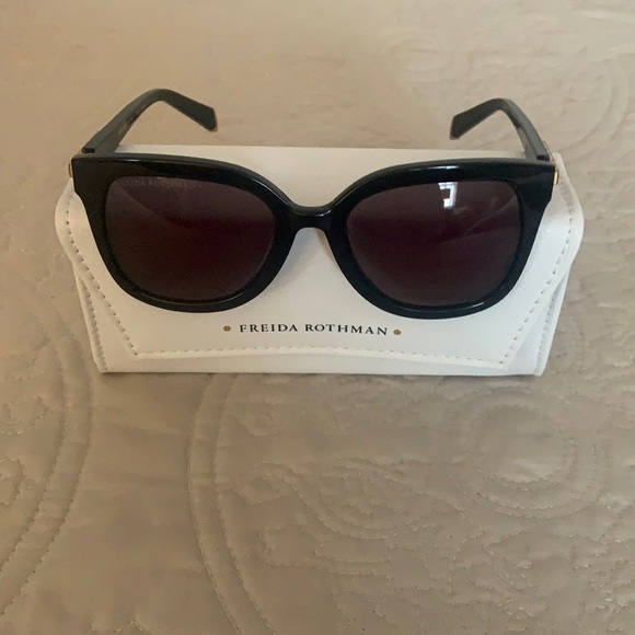 Frieda Rothman Over Size Black w/ Gold Sunglasses - Picture 1 of 7
